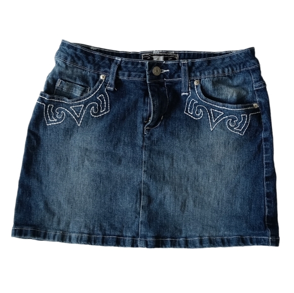 RAVE R4R JEANS WOMAN'S  MNI DENIM SKIRT. SIZE 11. COLOR BLUE. - Picture 10 of 16